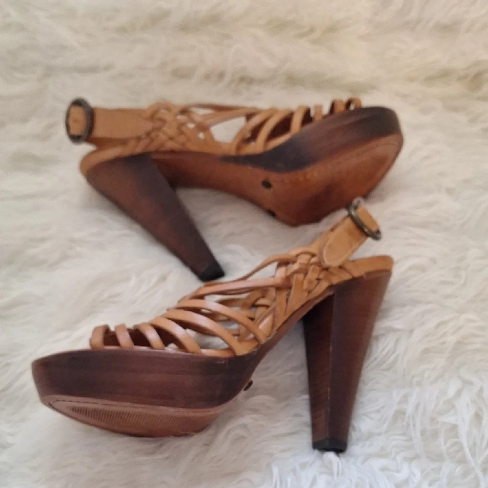 Frye's Joy Haurache Tan Heels with Woven Design and Ankle Strap - Picture 4 of 9